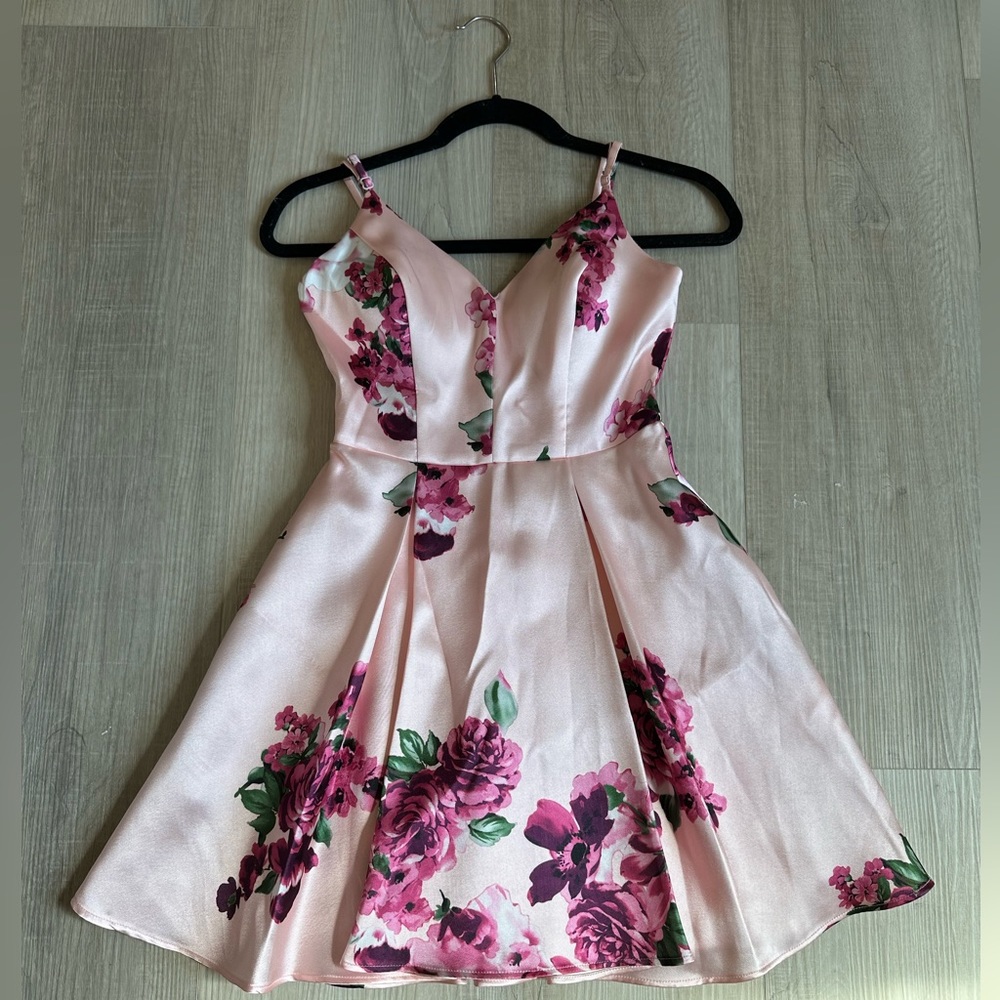 Light pink dress with floral accents, size 1/2